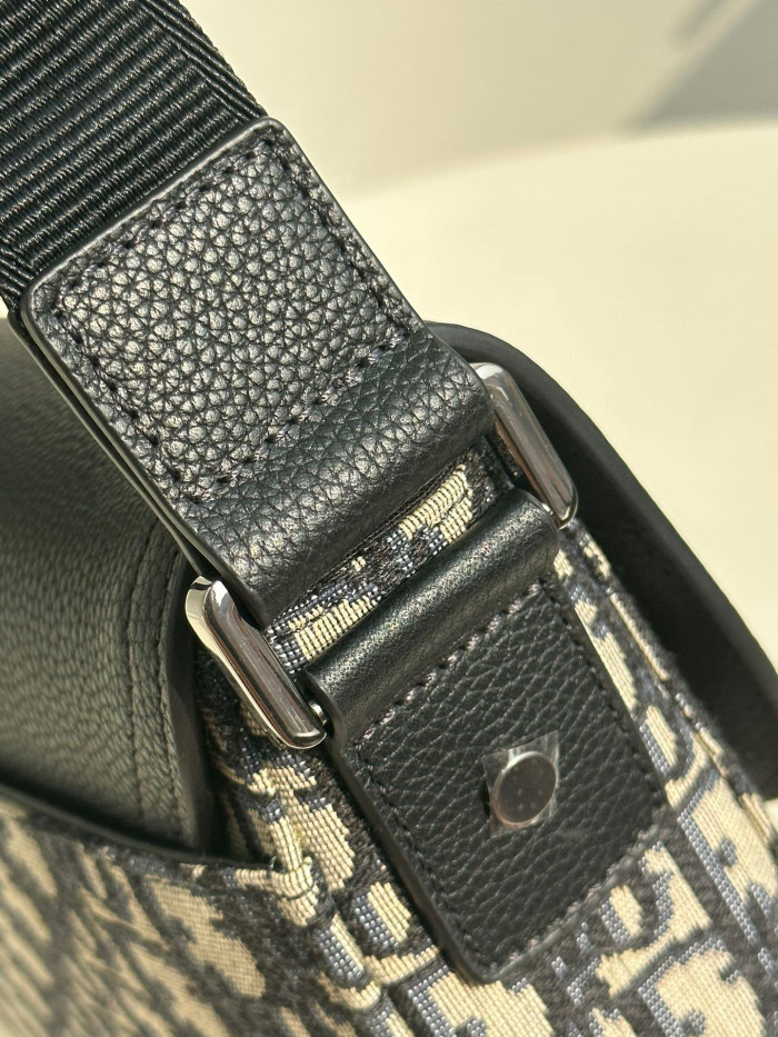DIOR Black Leather Shoulder Bag #nigo8412