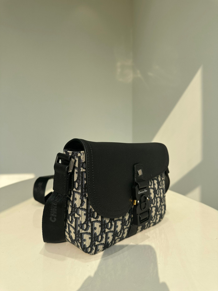 DIOR Black Leather Shoulder Bag #nigo8412