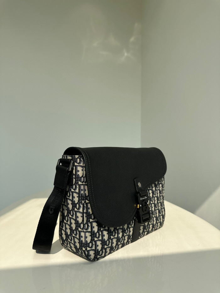 DIOR Black Leather Shoulder Bag #nigo8412