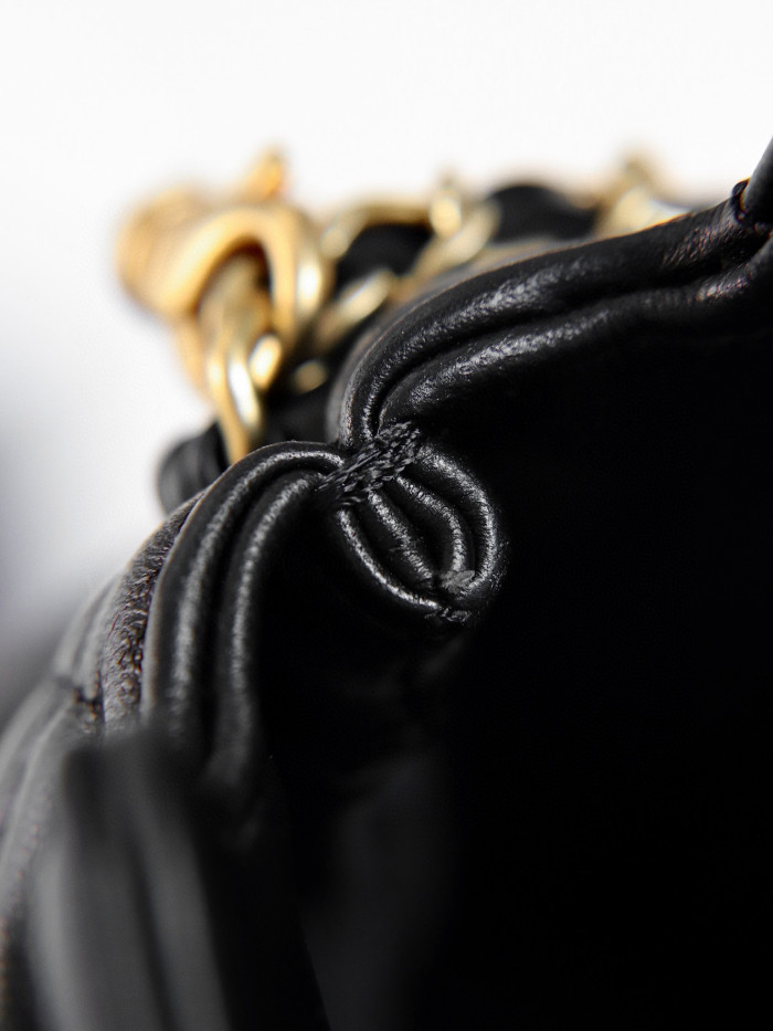 Chanel Leather Chain Shoulder Crossbody Bag #nigo21368