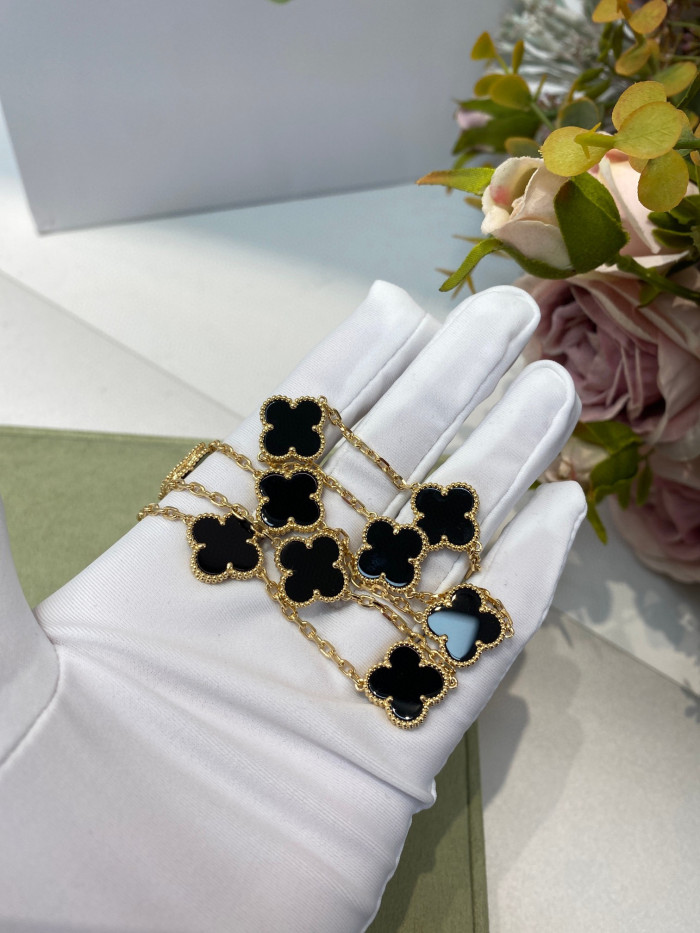 Van Cleef & Arpels Premium Decorative Gold Necklace #nigo57168