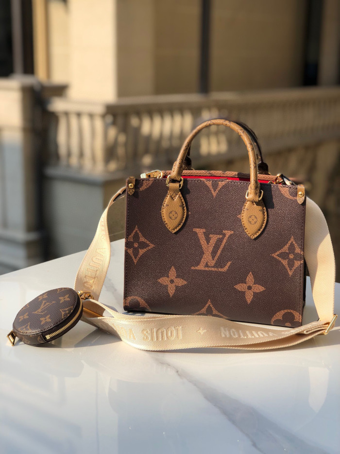 Louis Vuitton Leather Shoulder Bag Bags #nigo56843