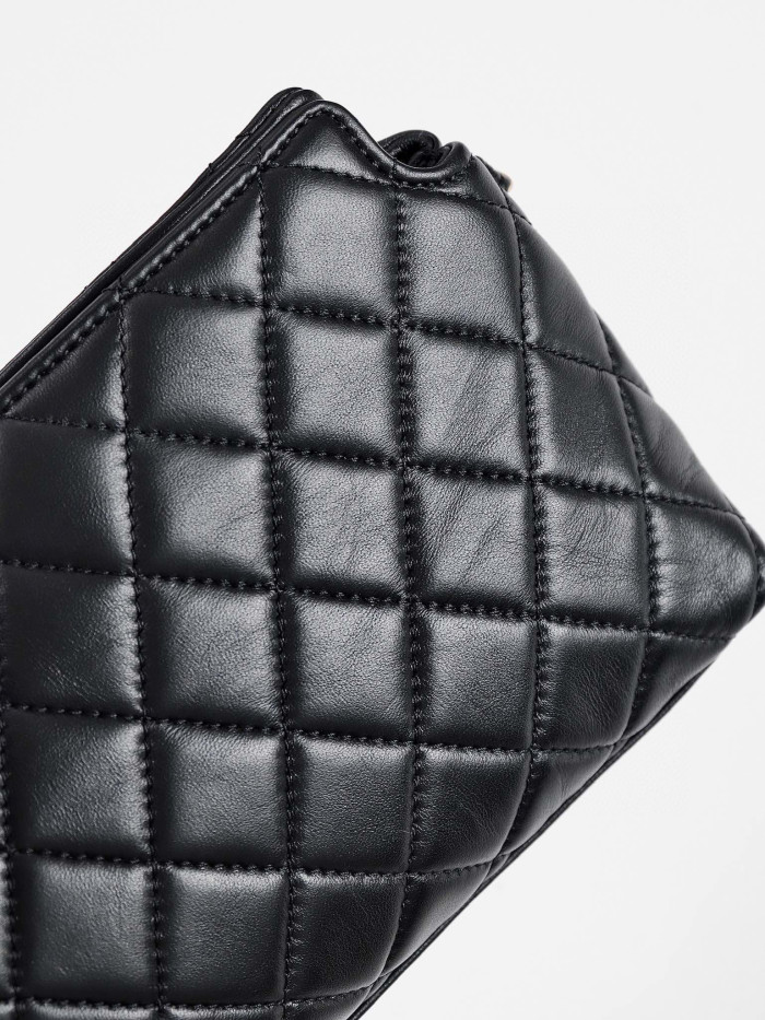 Chanel Leather Chain Shoulder Crossbody Bag #nigo21368