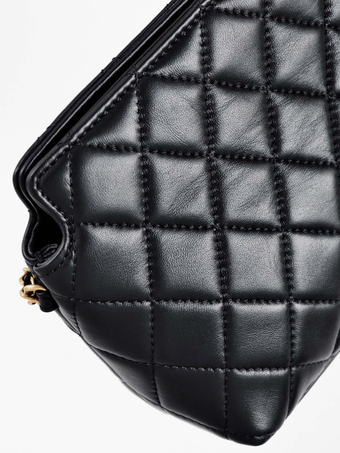 Chanel Leather Chain Shoulder Crossbody Bag #nigo21368