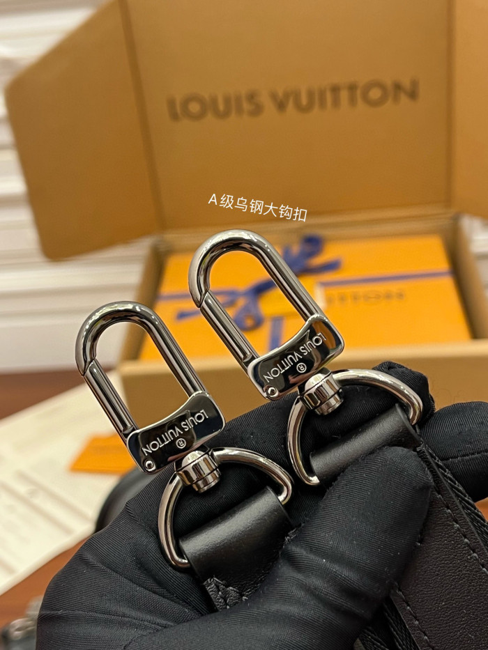 Louis Vuitton Leather Printed Carrying Shoulder Strap Bag #nigo21498