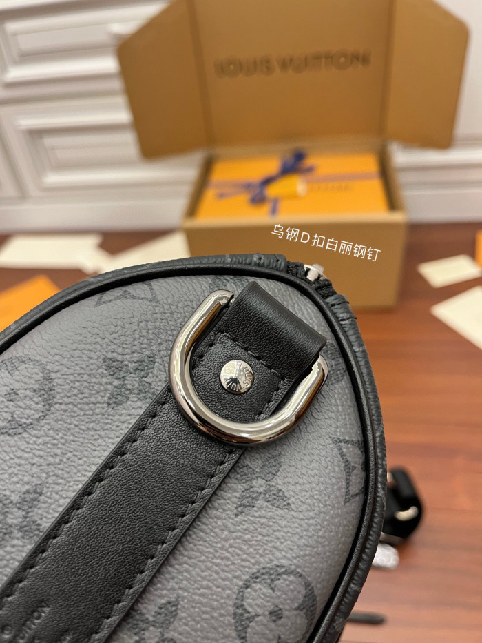 Louis Vuitton Leather Printed Carrying Shoulder Strap Bag #nigo21498