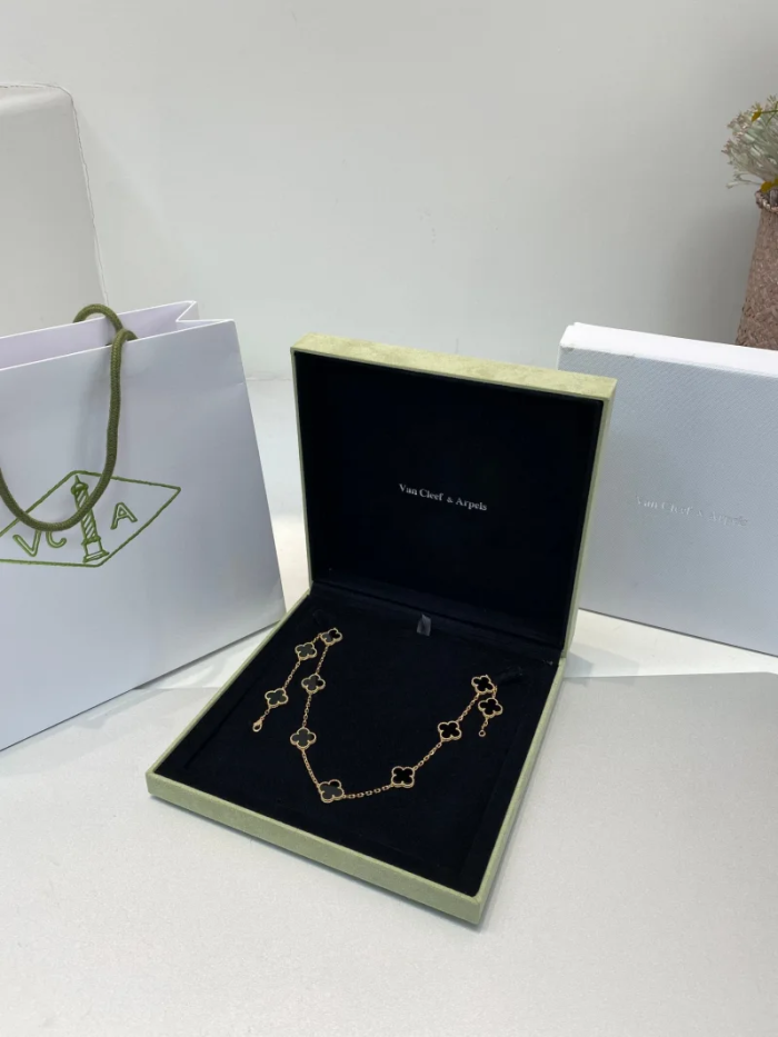Van Cleef & Arpels Premium Decorative Gold Necklace #nigo57168