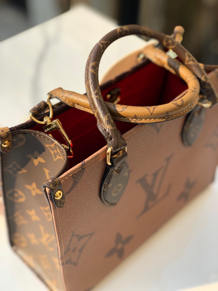 Louis Vuitton Leather Shoulder Bag Bags #nigo56843