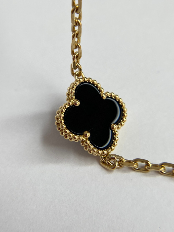 Van Cleef & Arpels Premium Decorative Gold Necklace #nigo57168