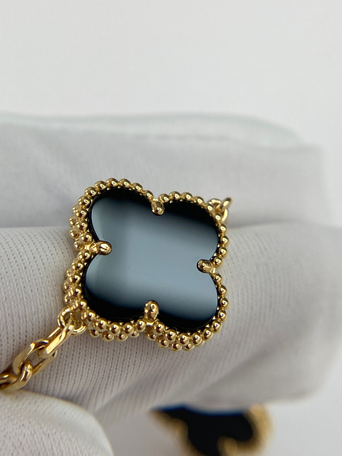 Van Cleef & Arpels Premium Decorative Gold Necklace #nigo57168