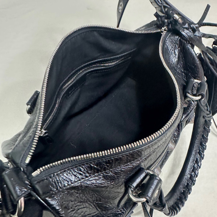 Balenciaga Women's Le Cagole Duffle Bag In Black Ngvp #nigo5665