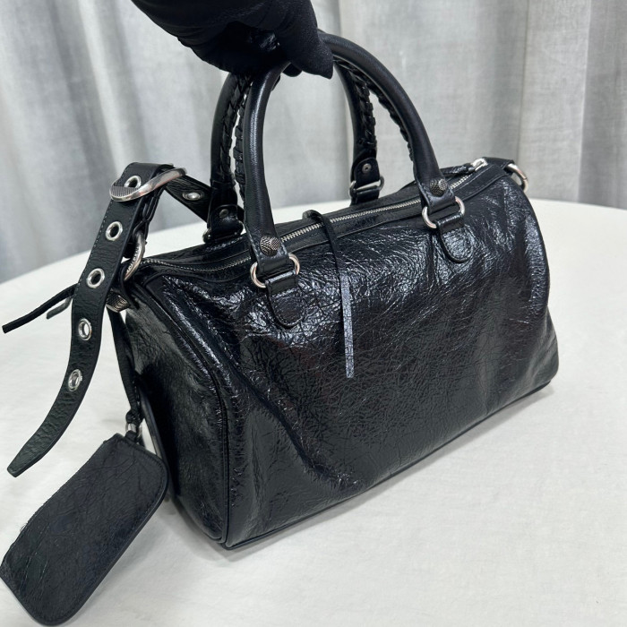 Balenciaga Women's Le Cagole Duffle Bag In Black Ngvp #nigo5665