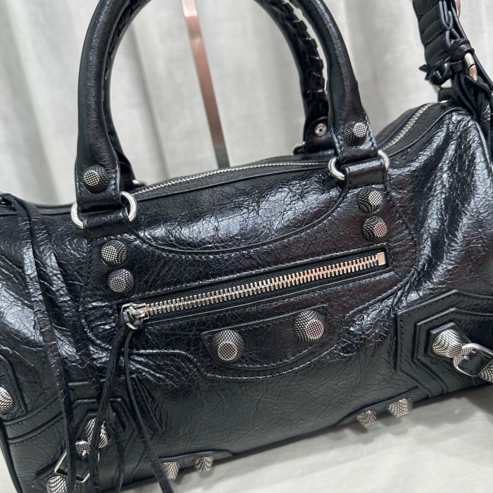 Balenciaga Women's Le Cagole Duffle Bag In Black Ngvp #nigo5665