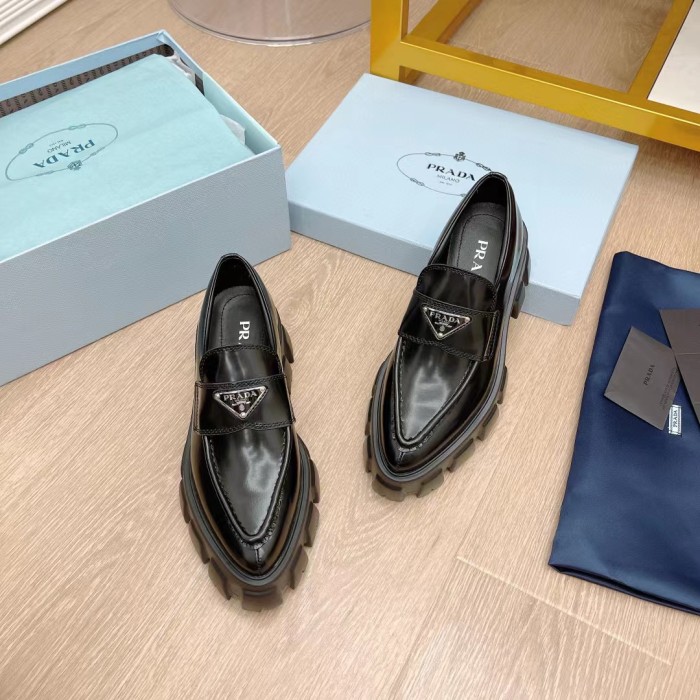Prada Women's Glossy Leather Shoes #nigo51713