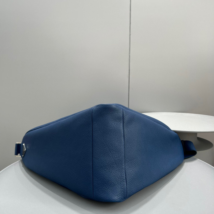 Prada Leather Oversized Triangle Bag #nigo53765