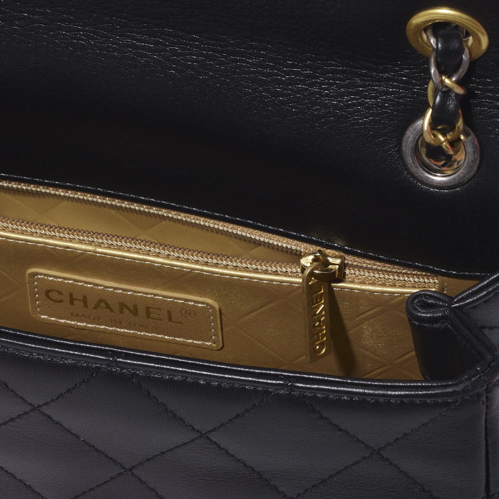 Chanel Metal-Embellished Leather One-Shoulder Crossbody Bag #nigo53852