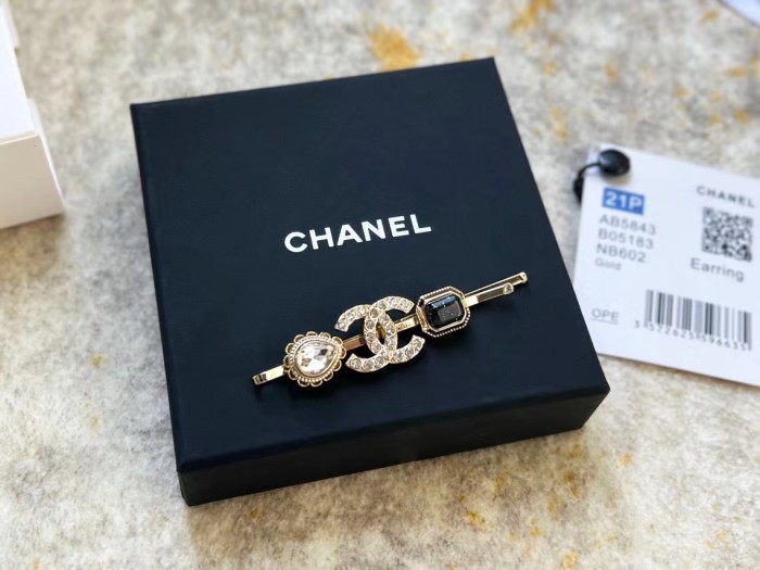 Chanel Heart-Shaped Rhinestone Hair Clip Accessories Jewelry #nigo82446