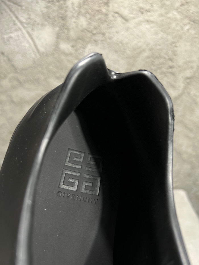 Givenchy Rubber Low-Top Bread Shoes #nigo1533