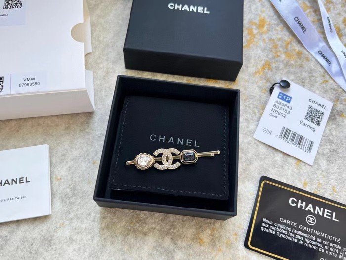 Chanel Heart-Shaped Rhinestone Hair Clip Accessories Jewelry #nigo82446
