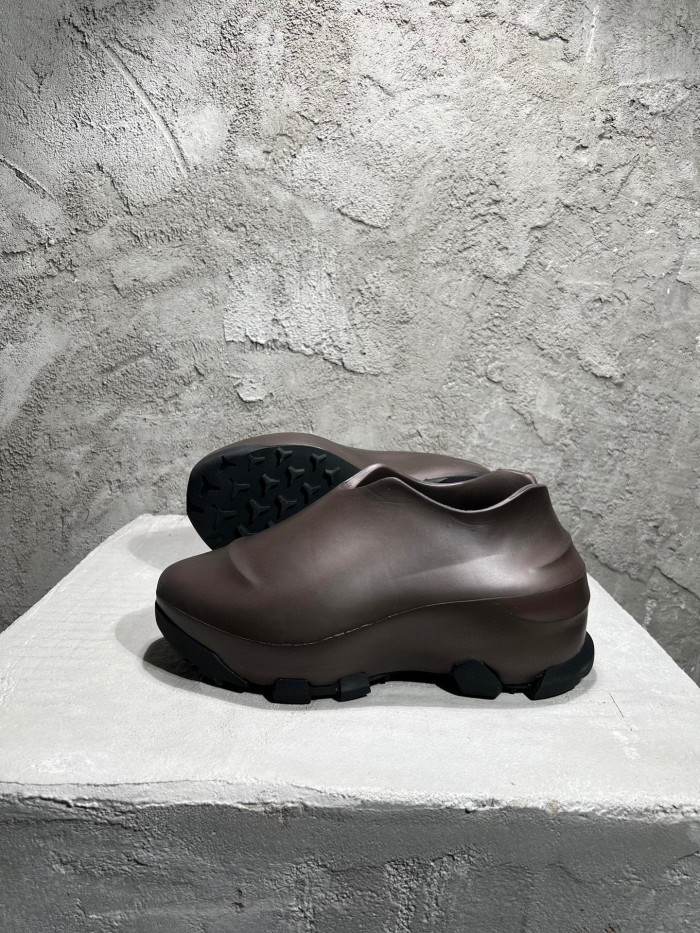 Givenchy Rubber Low-Top Bread Shoes #nigo1533