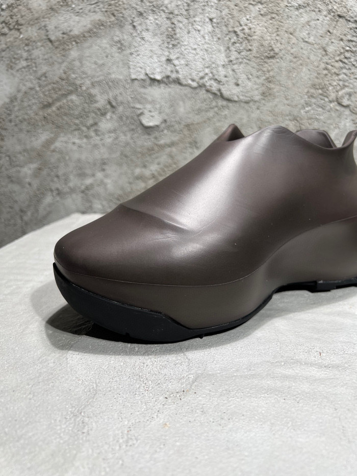 Givenchy Rubber Low-Top Bread Shoes #nigo1533