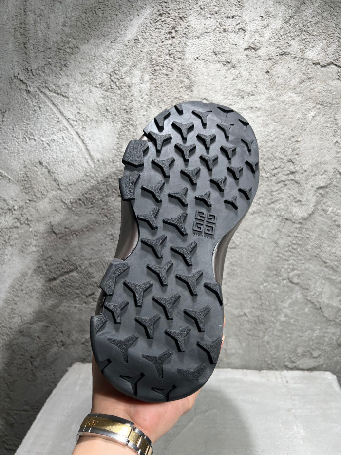 Givenchy Rubber Low-Top Bread Shoes #nigo1533