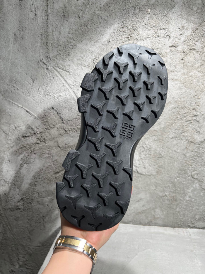 Givenchy Rubber Low-Top Bread Shoes #nigo1533