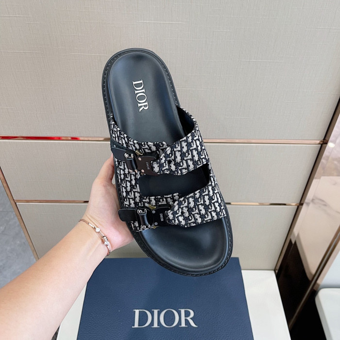DIOR NIGO Summer Flat Sandals Wearing Slippers Outside #nigo94649