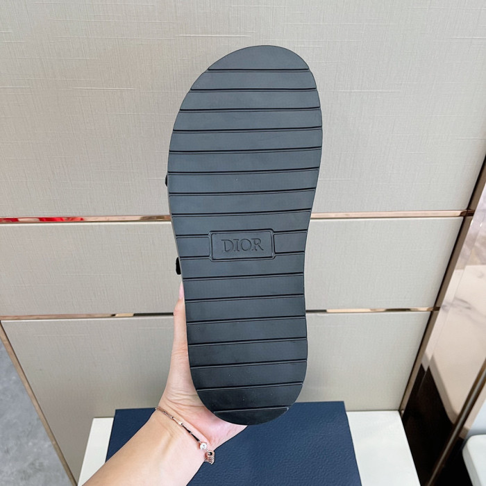 DIOR NIGO Summer Flat Sandals Wearing Slippers Outside #nigo94649