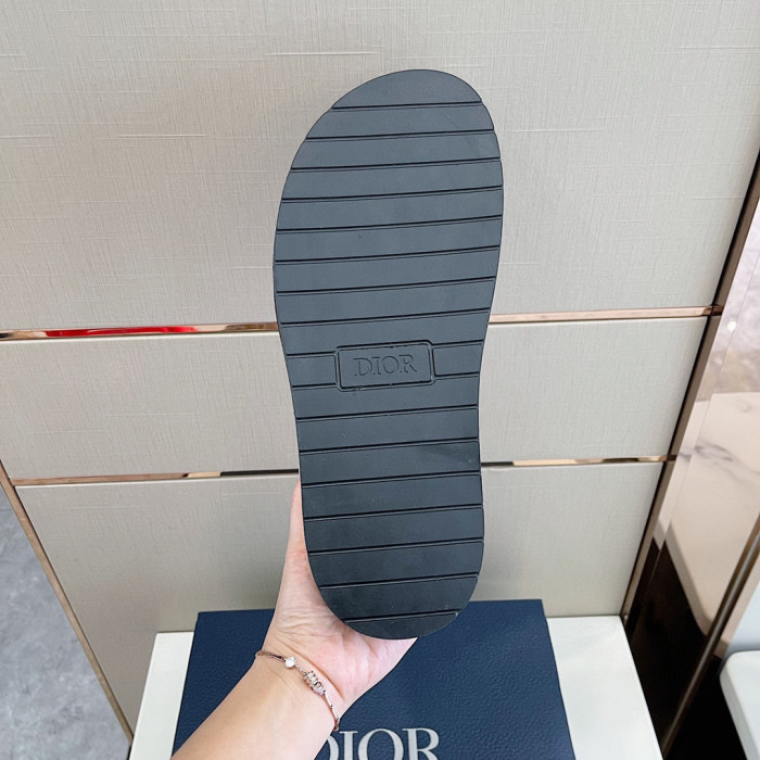 DIOR NIGO Summer Flat Sandals Wearing Slippers Outside #nigo94649