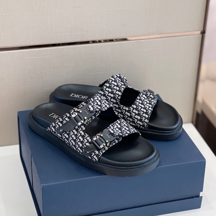 DIOR NIGO Summer Flat Sandals Wearing Slippers Outside #nigo94649