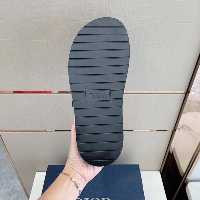 DIOR NIGO Summer Flat Sandals Wearing Slippers Outside #nigo94649