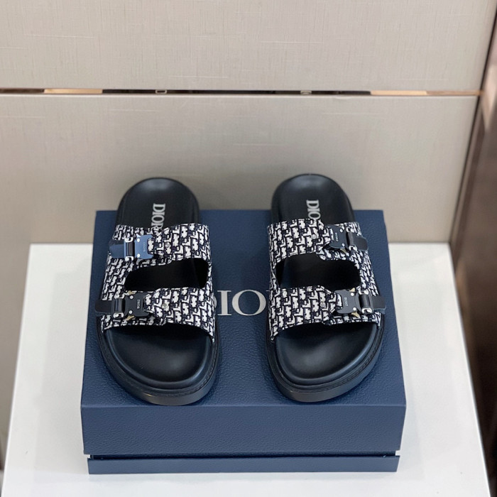 DIOR NIGO Summer Flat Sandals Wearing Slippers Outside #nigo94649
