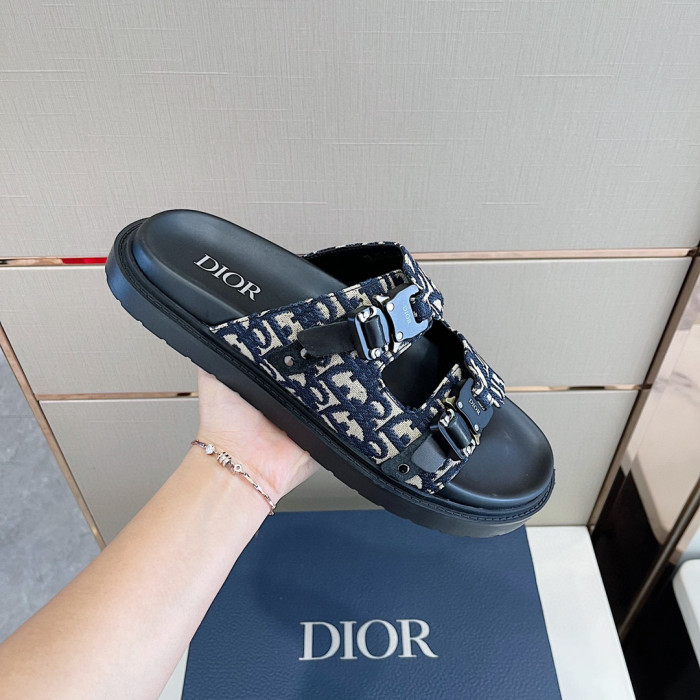 DIOR NIGO Summer Flat Sandals Wearing Slippers Outside #nigo94649