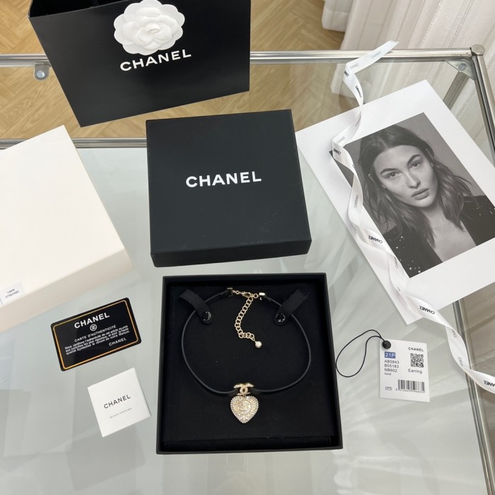 Chanel Black Leather String Pearl Sweater Necklace Accessories Jewelry #nigo89681
