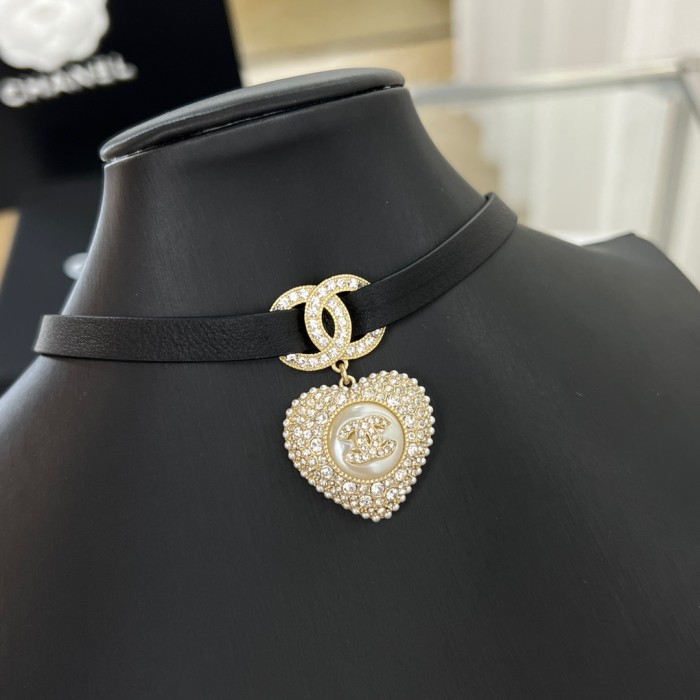 Chanel Black Leather String Pearl Sweater Necklace Accessories Jewelry #nigo89681