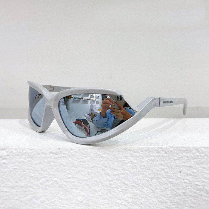Balenciaga Side Xpander Cat Sunglasses in Black Ngvp #nigo6581
