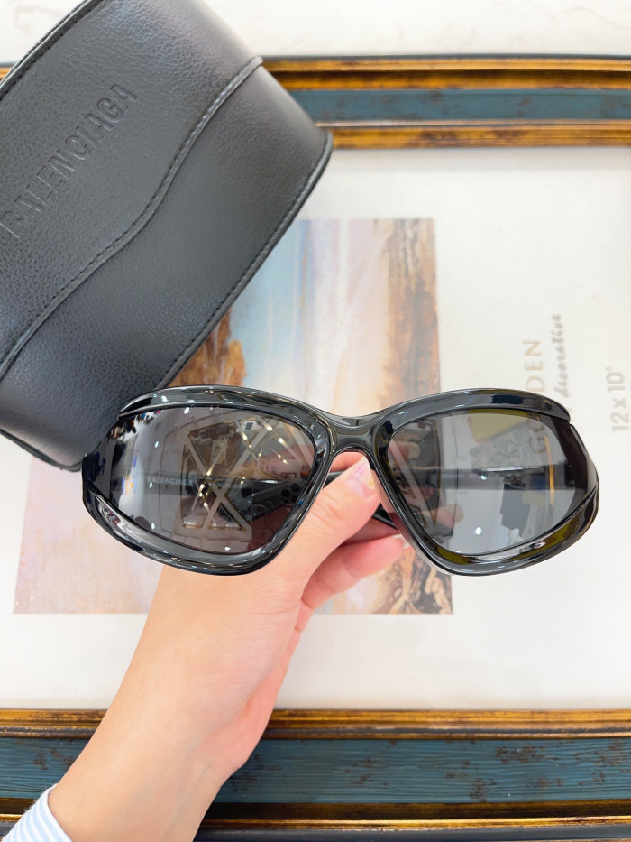 Balenciaga Side Xpander Cat Sunglasses in Black Ngvp #nigo6581