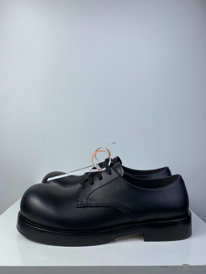 Bottega Veneta  Black Low Top Leather Shoes #nigo6298