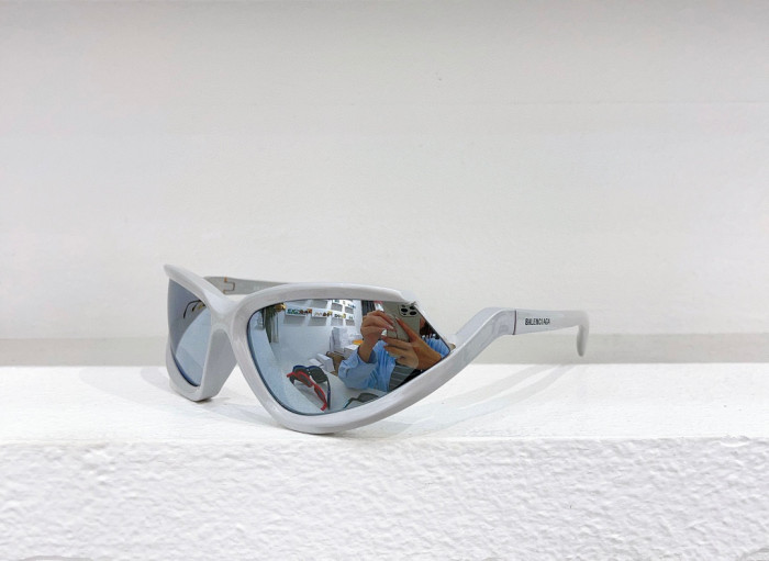 Balenciaga Side Xpander Cat Sunglasses in Black Ngvp #nigo6581