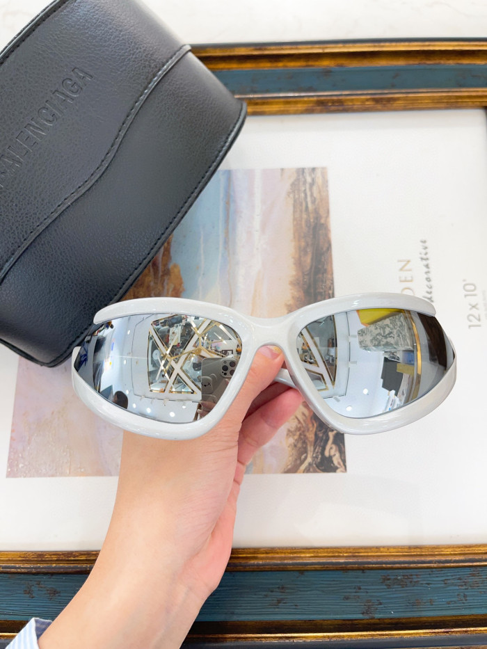 Balenciaga Side Xpander Cat Sunglasses in Black Ngvp #nigo6581