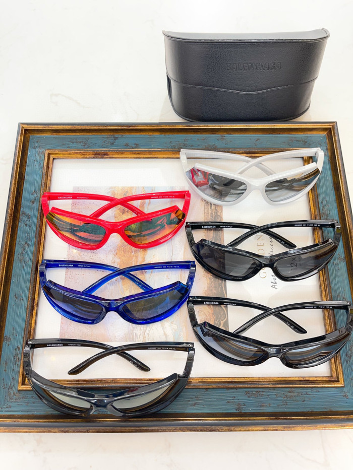Balenciaga Side Xpander Cat Sunglasses in Black Ngvp #nigo6581