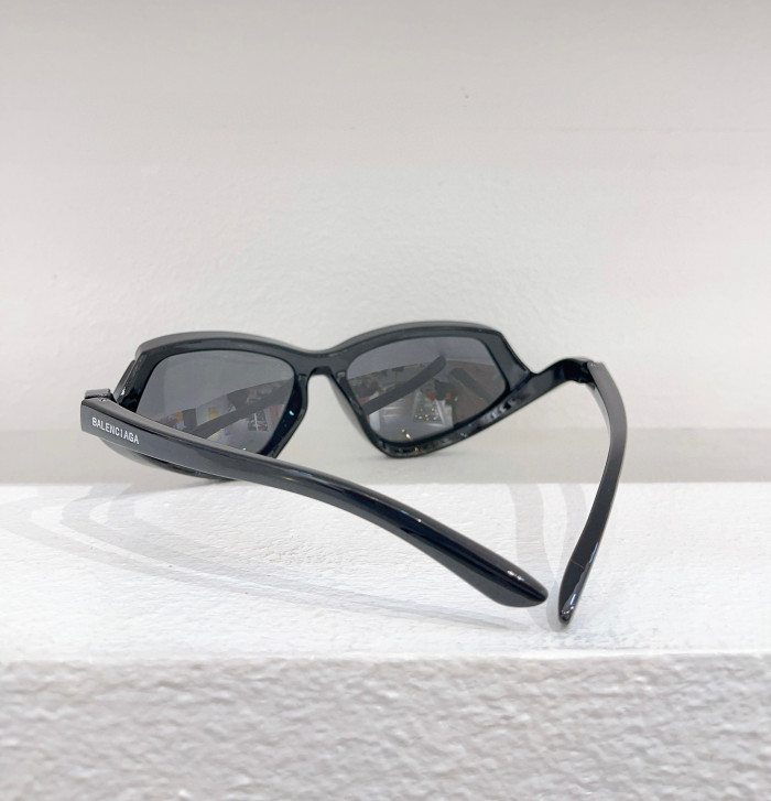 Balenciaga Side Xpander Cat Sunglasses in Black Ngvp #nigo6581