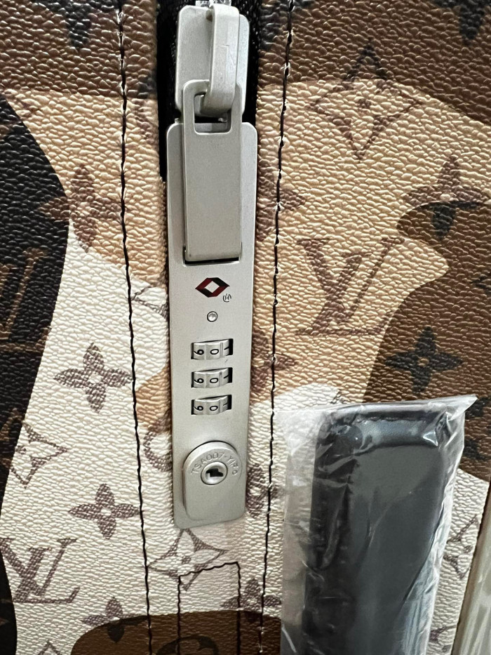Louis Vuitton HORIZON Leather Printed Luggage #nigo21865