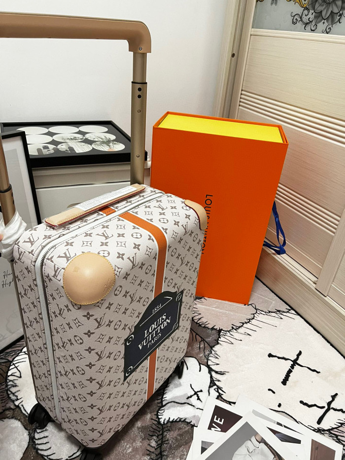 Louis Vuitton HORIZON Leather Printed Luggage #nigo21865