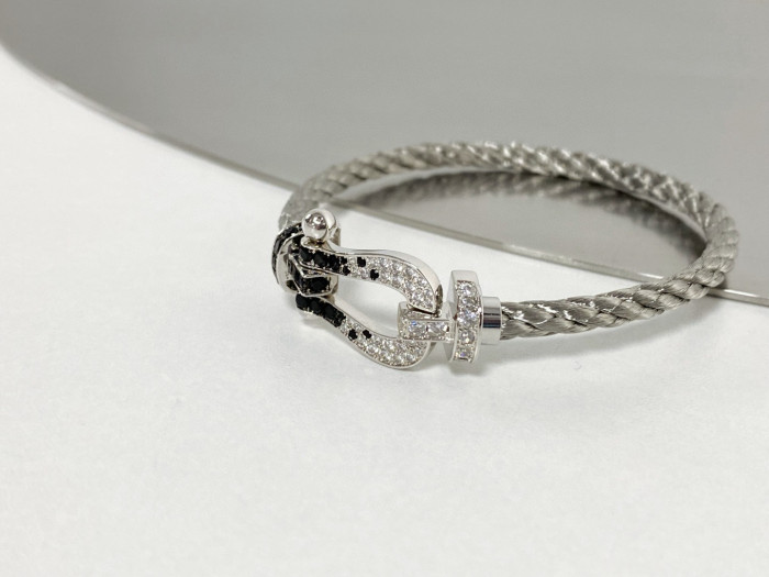 Fred Horseshoe Buckle Bracelet Jewelery #nigo96537