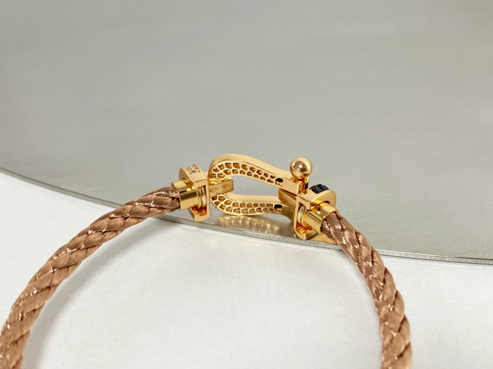 Fred Horseshoe Buckle Bracelet Jewelery #nigo96537