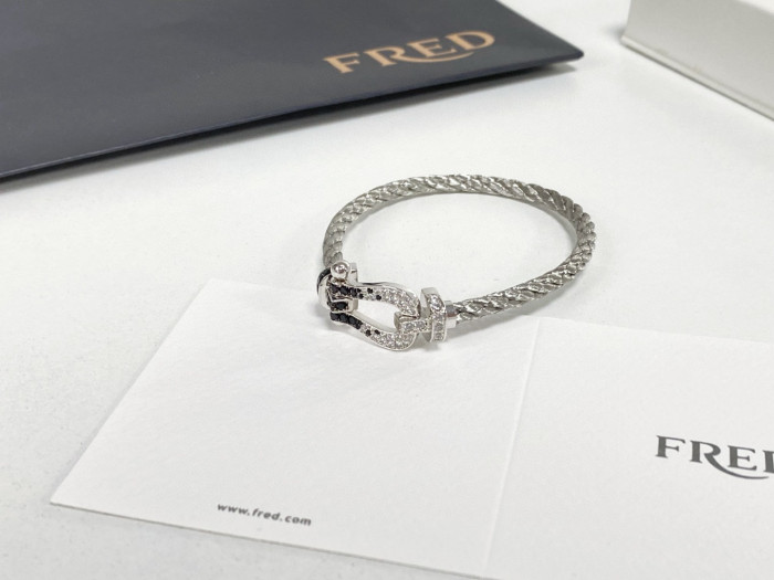 Fred Horseshoe Buckle Bracelet Jewelery #nigo96537
