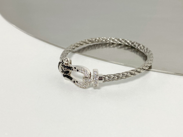 Fred Horseshoe Buckle Bracelet Jewelery #nigo96537