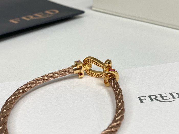 Fred Horseshoe Buckle Bracelet Jewelery #nigo96537